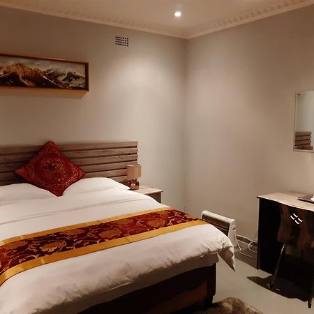 Driftwood Boutique Bed And Breakfast Lobatse エクステリア 写真